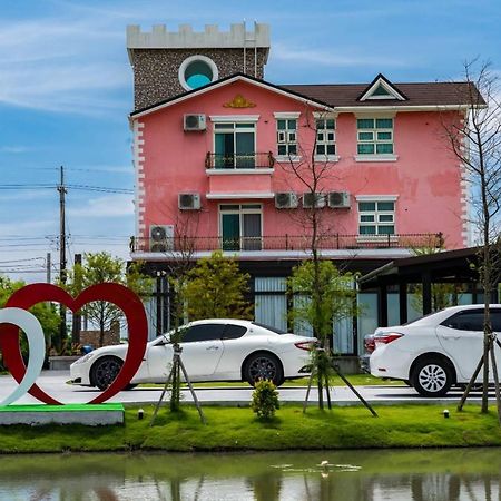 Michelin Castle - Yilan Homestay อู่เจี๋ย ภายนอก รูปภาพ